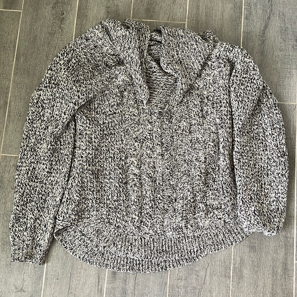 Women's Black and White Knit Sweater